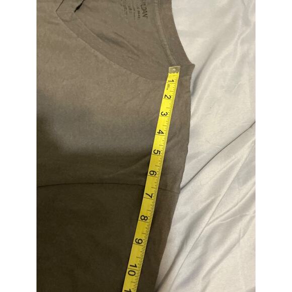 Gildan Men's Size XL (46-48)Gray Heavy Cotton Short Sleeve V-Neck T-Shirt - Picture 4 of 7